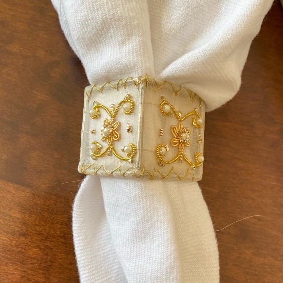 Pier 1 square gold colored napkin rings, set of 8 - Picture 3 of 9